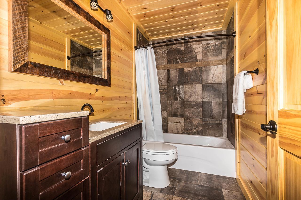 Hocking Hills Cabins & Resort Foxfire Logan Exterior foto